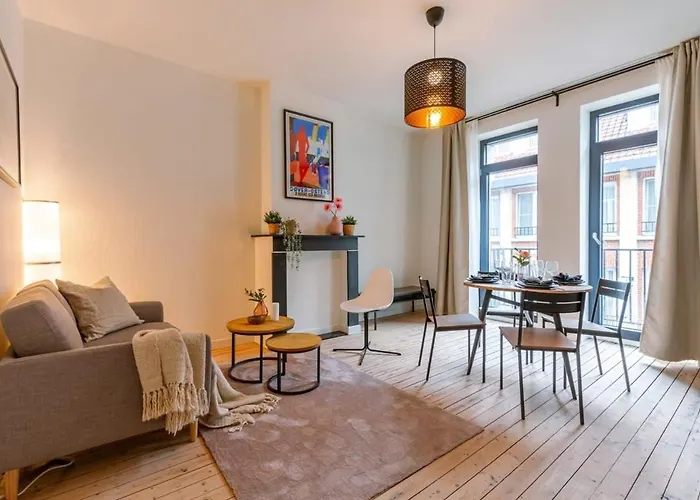 Huswell - Spacious And Warmly Furnished Apartment