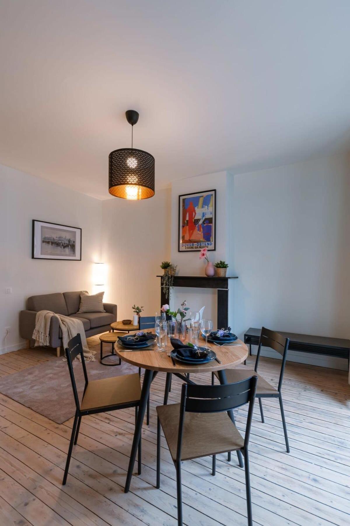 Huswell - Spacious And Warmly Furnished